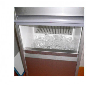 Granular Bullet Ice Machine - Ice production (kg/24h) 100; Storage capacity (kg) 55; Cylindrical bullet ice  (diameter 2.5cm, length 3.5cm)